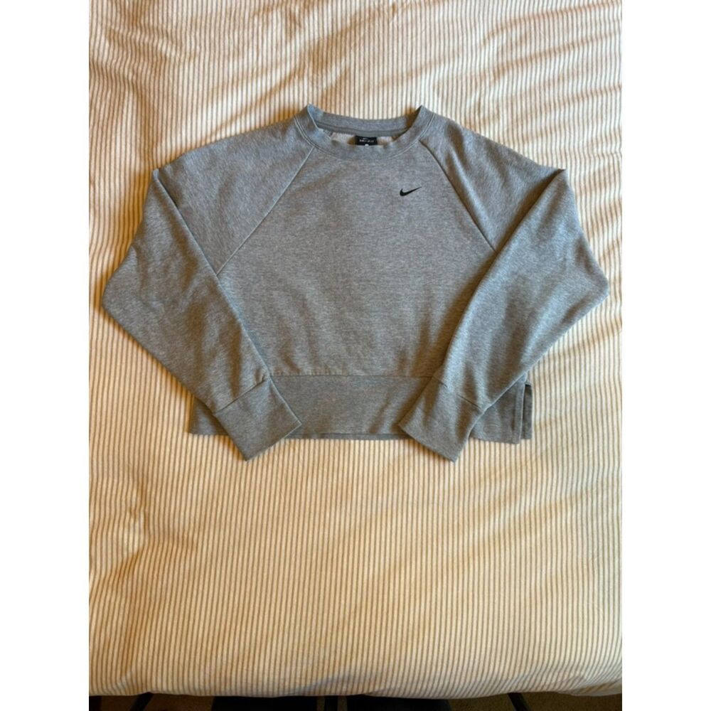 Nike CQ0069-063 Women's Sportswear Crop Training Top Loose Fit Grey